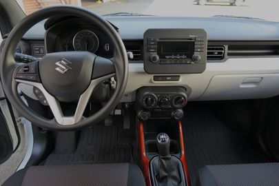 Car image 12