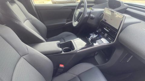 Car image 12