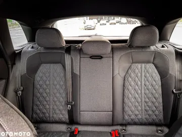 Car image 40