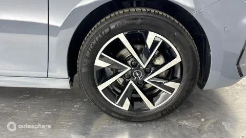 Car image 20