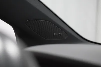 Car image 25