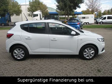 Car image 20
