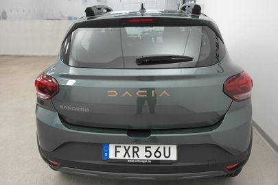 Car image 14