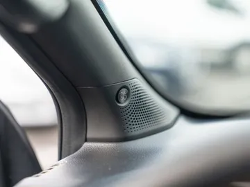 Car image 27