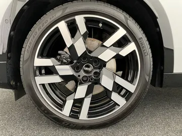Car image 34