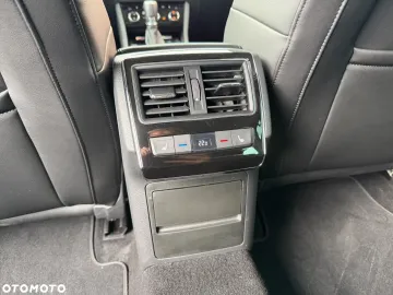 Car image 40