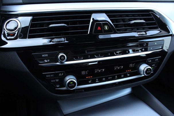 BMW 520i Touring 135 kW image number 22