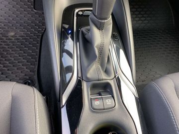 Car image 14