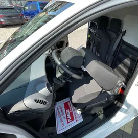 Car image 32