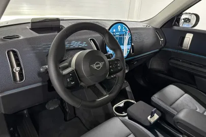 Car image 28
