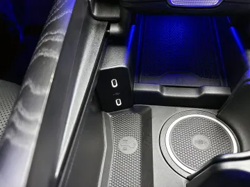 Car image 40