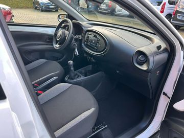 Car image 13