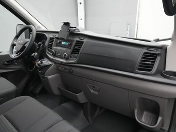 Car image 32