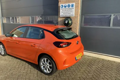 Car image 4