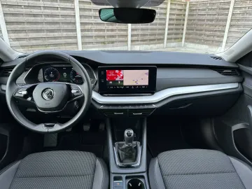 Car image 25