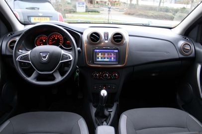 Car image 23