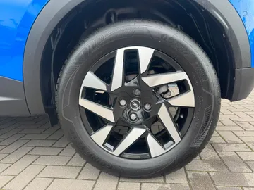 Car image 23