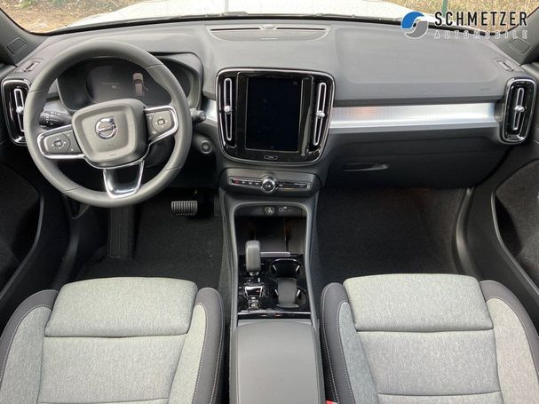 Volvo XC40 Plus Dark 120 kW image number 5