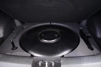 Car image 33
