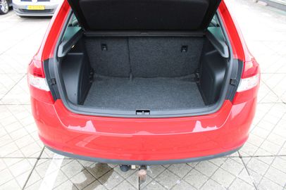 Car image 32