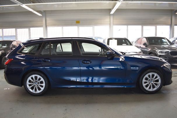 BMW 318i Touring Advantage 115 kW image number 8