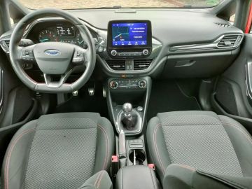 Car image 26