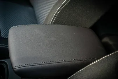 Car image 37