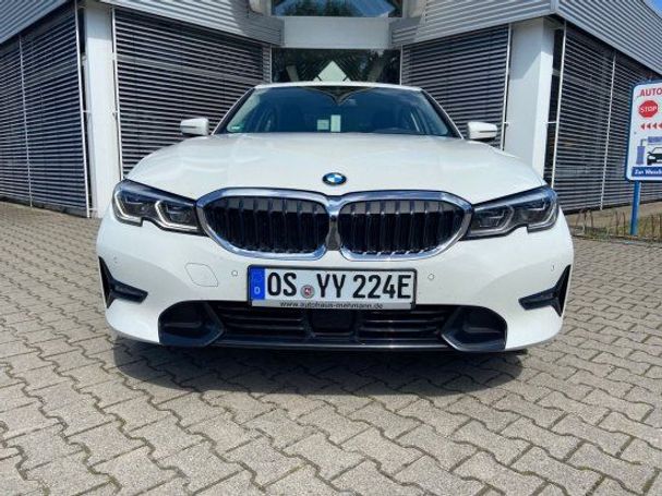 BMW 330 e Sport Line 215 kW image number 4