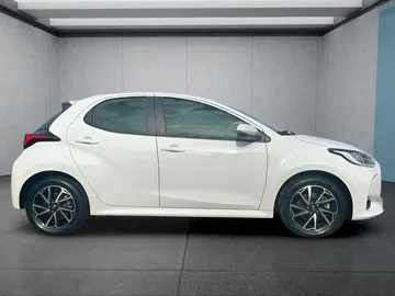 Car image 4