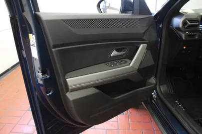 Car image 40