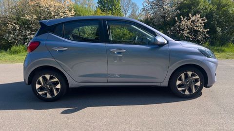 Car image 4