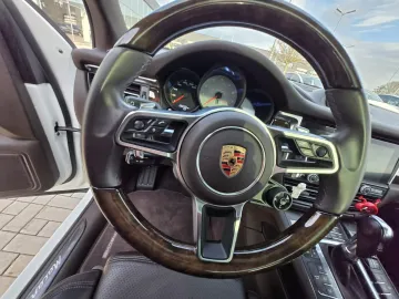 Car image 34