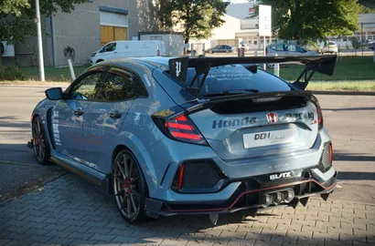 Car image 4