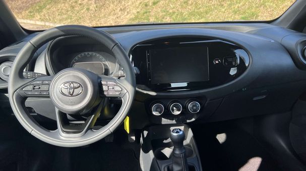 Toyota Aygo X 53 kW image number 8