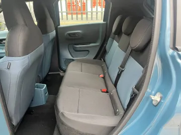 Car image 22