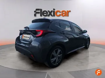 Car image 4