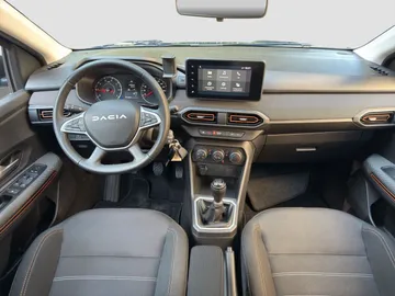 Car image 15