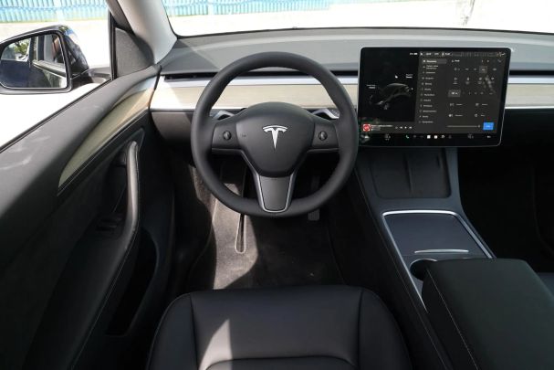 Tesla Model Y 255 kW image number 11