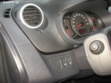 Car image 30