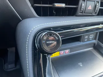 Car image 29