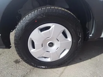 Car image 25
