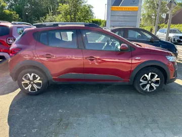 Car image 4