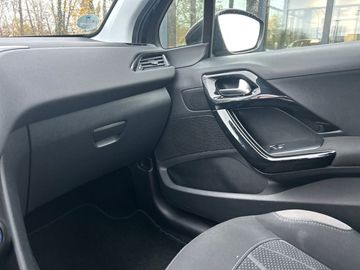 Car image 30