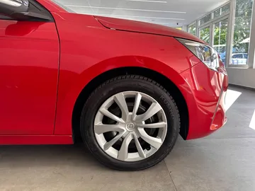 Car image 36