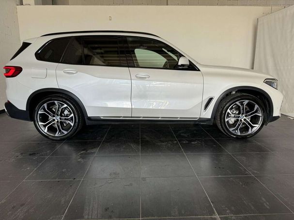 BMW X5 xDrive30d xLine 195 kW image number 2