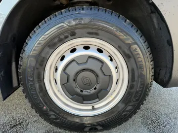 Car image 28