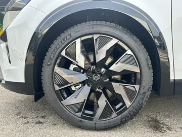 Car image 27