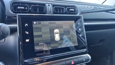 Car image 30