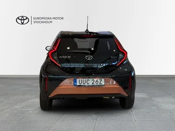 Car image 3