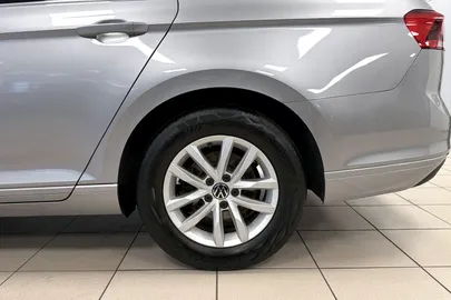 Car image 31